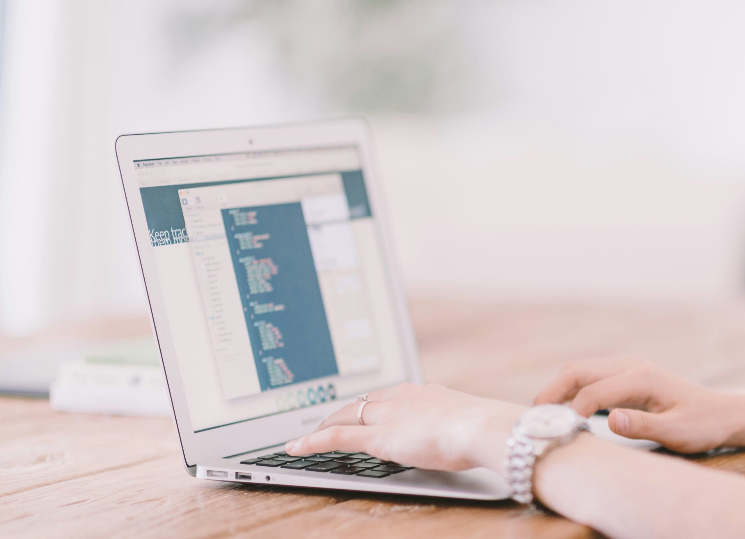 Mehr als ein CRM: comramo entwickelt neue Lösung für kirchliche und sozialwirtschaftliche Organisationen